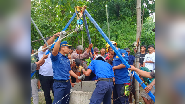 Hendak Menimba Air, Warga Bojonegoro Tercebur Sumur