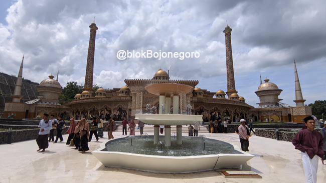 Inilah Video Masjid Wisata Margomulyo Saat Siang Hari