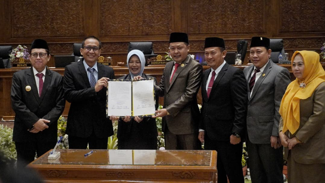 DPRD Tetapkan Wahono-Nurul sebagai Bupati dan Wabup Bojonegoro Terpilih