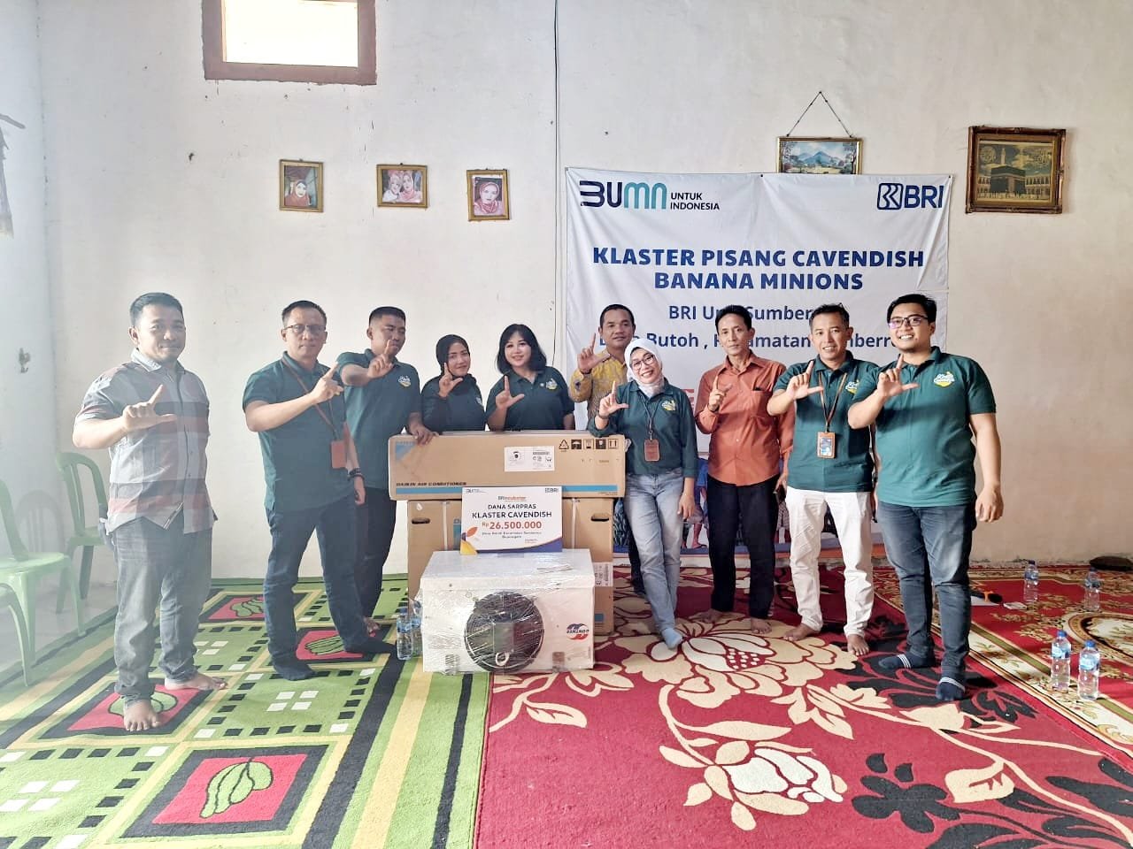 BRI Bojonegoro dan Regional Office Surabaya Serahkan Bantuan Peralatan Klaster Pisang Cavendish Banana Minions