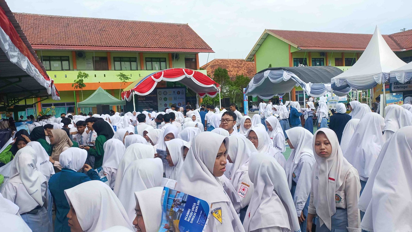 Gelar Expo Kampus, MAN 1 Bojonegoro Diserbu Ratusan Siswa