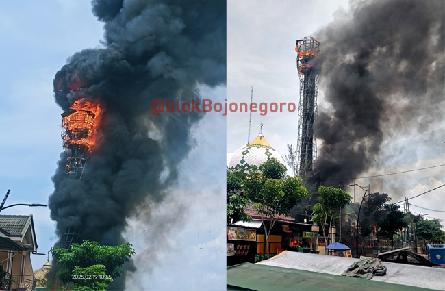Menara Masjid Agung Bojonegoro Ludes Terbakar