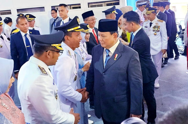 Presiden dan Wapres Salami Bupati Wahono-Wabup Nurul