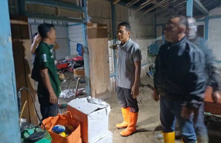 Tinjau Banjir Bandang di Gondang, Bupati Wahono Pastikan Warga Dapat Penanganan