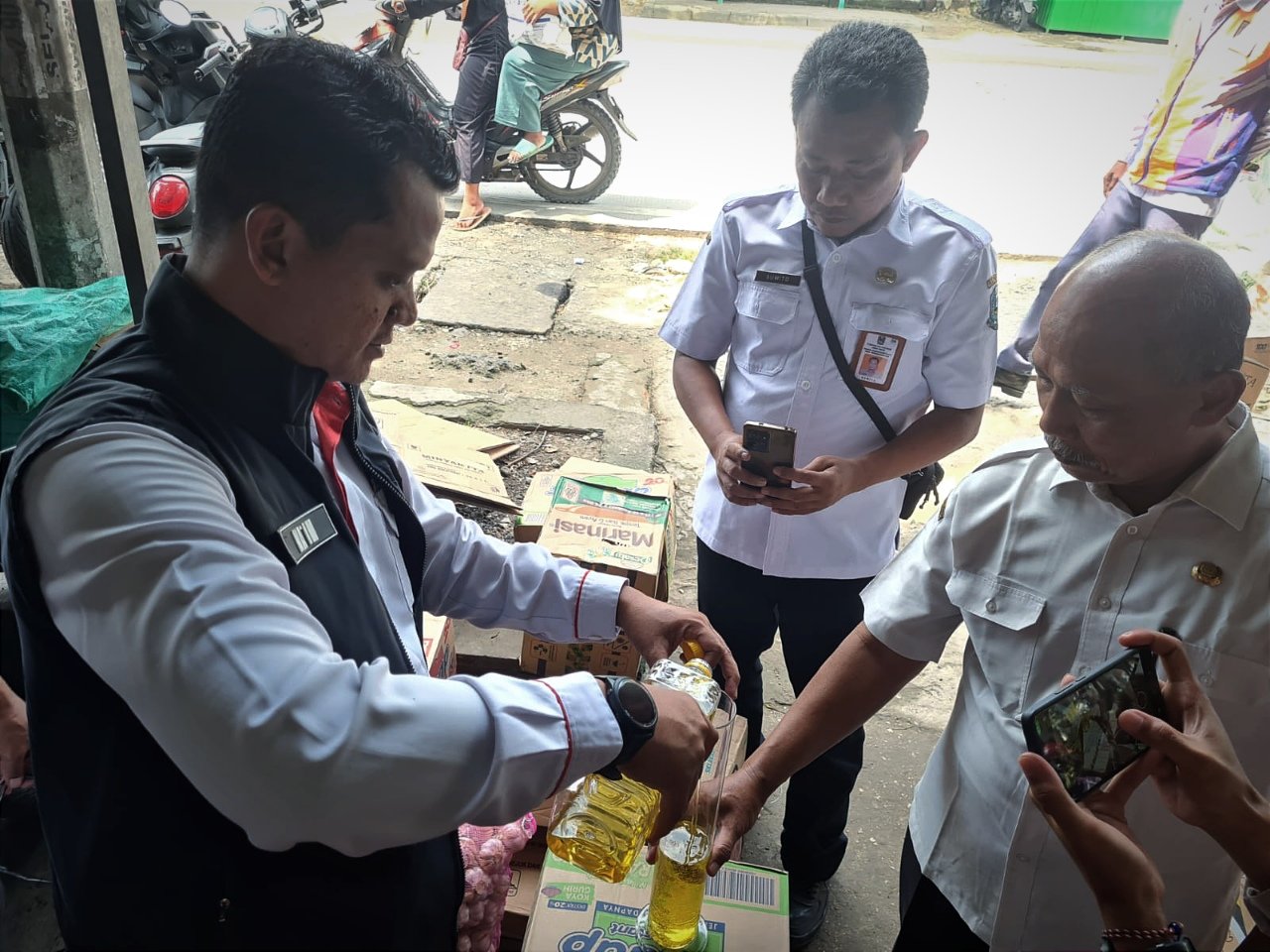 Sidak Peredaran Minyakita di Bojonegoro, Polisi Temukan Ini!