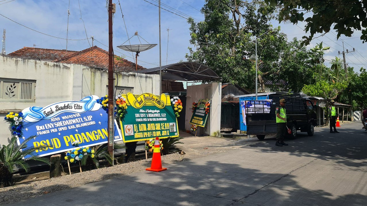 Jenazah Eny Soedarwati Dimakamkan di Tanah Suci