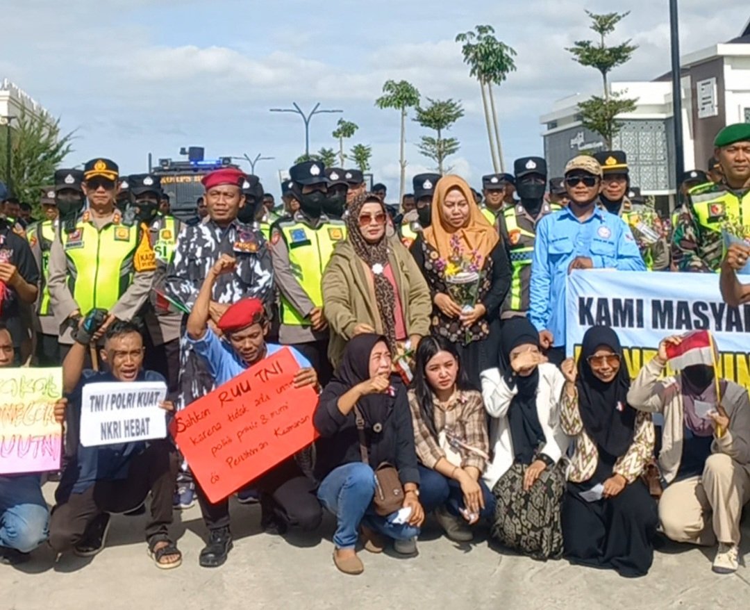 Muncul Dukungan UU TNI, Mitroatin Temui Demonstran Damai di Bojonegoro