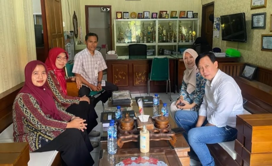 Sri Wahyuni Apresiasi Inovasi Dinas Pendidikan Jatim dalam Penuntasan Penyerahan Ijazah