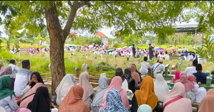 Ratusan Peserta Sambung Sanad Penuhi Pesarean Mbah Faqih Maskumambang