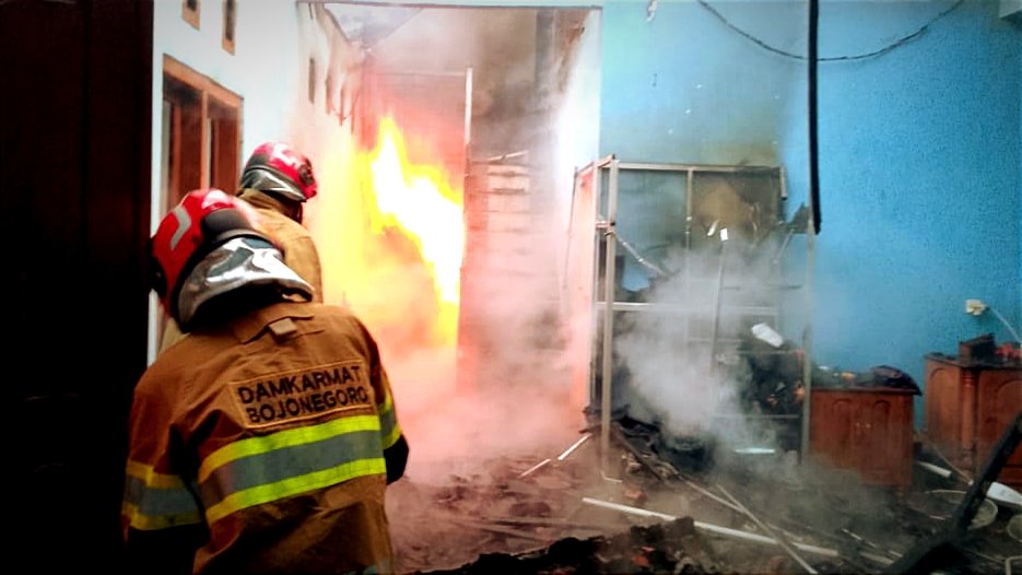 Selang Elpiji Bocor Sebabkan Rumah di Bojonegoro Hangus Terbakar