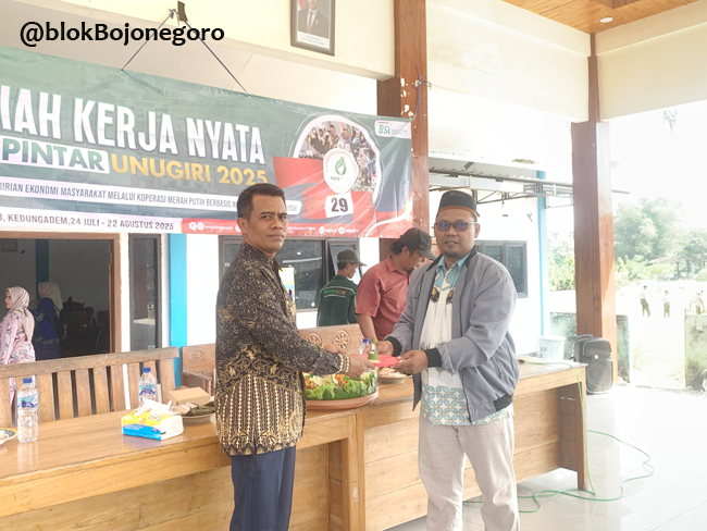 Potong Tumpeng Tandai Pembukaan KKN PINTAR di Desa Tondomulo