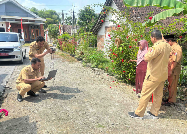 Jemput Bola Rekam E-KTP, Disdukcapil Datangi Disabilitas, ODGJ dan Lansia