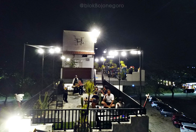 Menghabiskan Malam dari Ketinggian