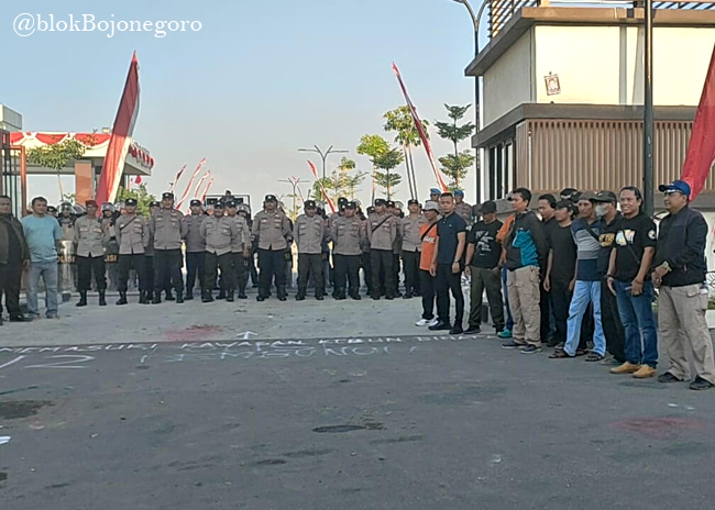 Barisan PSHT dan Polisi Kokohkan Keamanan di Bojonegoro