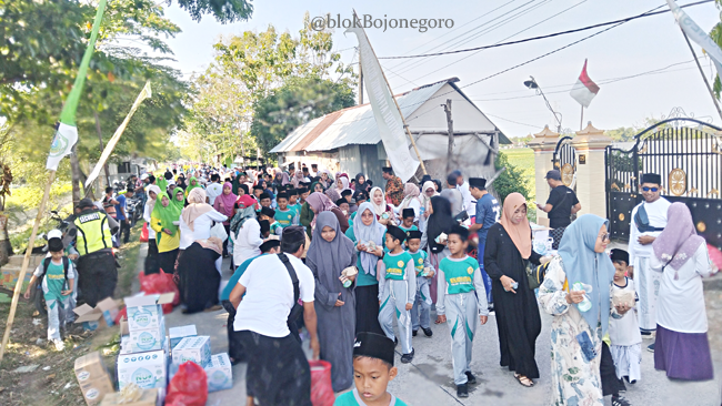 Bonus Jalan Sehat Bersarung, Sarapan Berjamaah