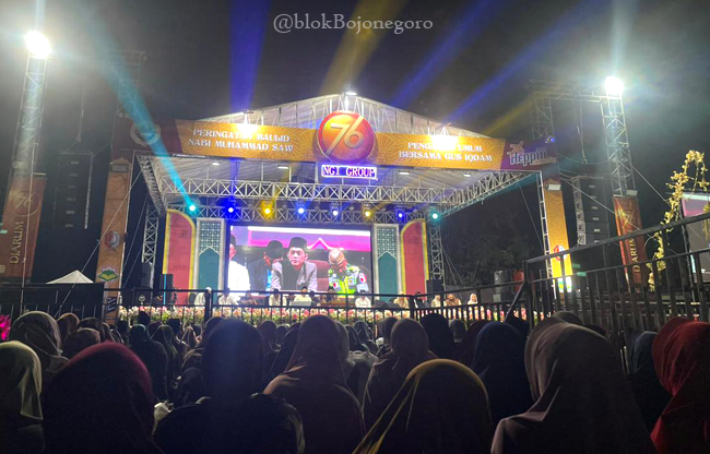 Ribuan Jamaah Hadiri Pengajian Umum Gus Iqdam di Bogo Kapas