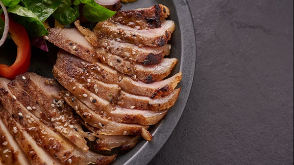 Tidak Sengaja Makan Daging Babi, Apa yang Harus Dilakukan Seorang Muslim?