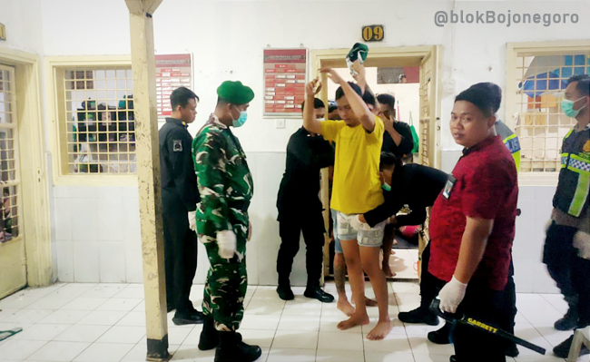 Lapas Bojonegoro Bersih-bersih Blok Hunian, Barang Terlarang Disita Petugas Gabungan
