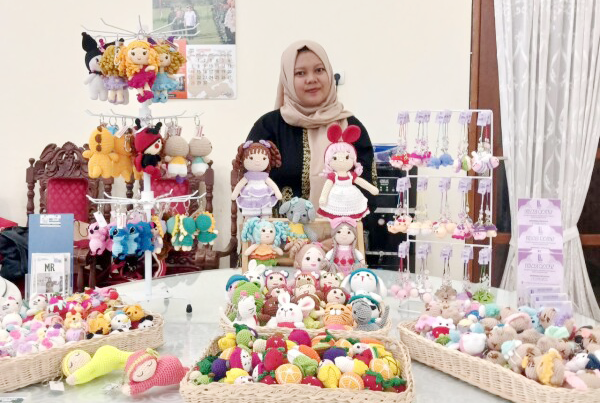 Dari Hobi, Zulfa Nurin asal Desa Bogo Bojonegoro Sukses Kembangkan Bisnis Rajut