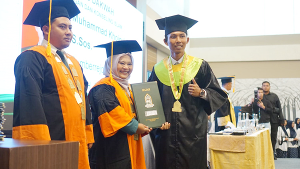 Institut Attanwir Bojonegoro Gelar Wisuda XII, Kukuhkan 151 Sarjana dari Tiga Fakultas