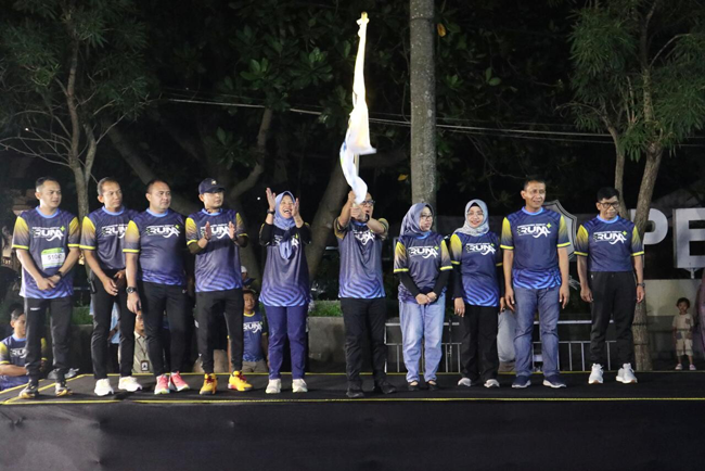 Mlayu Bareng dan Seneng Bareng di Medhayoh Night Run