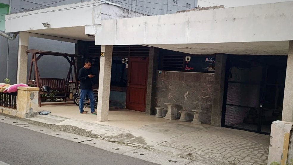 Rumah Kontraktor Bojonegoro Digeledah KPK, Dijaga Polisi Bersenjata