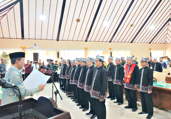 Duet H. Hanafi dan H. Bisri, Pengurus FKUB Bojonegoro Resmi Dikukuhkan