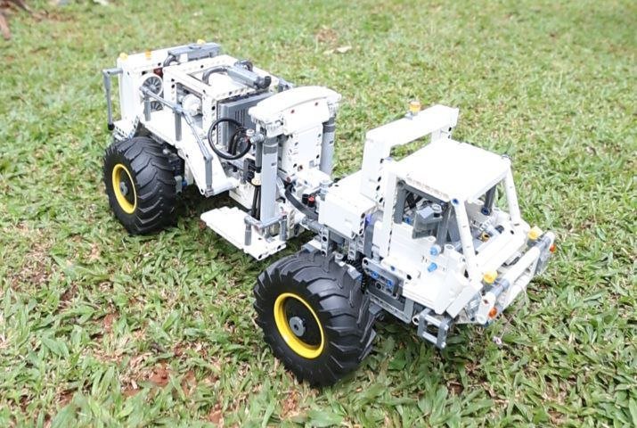 Miniatur Brick Vibroseis Elnusa Tampilkan Simulasi Teknologi Seismik
