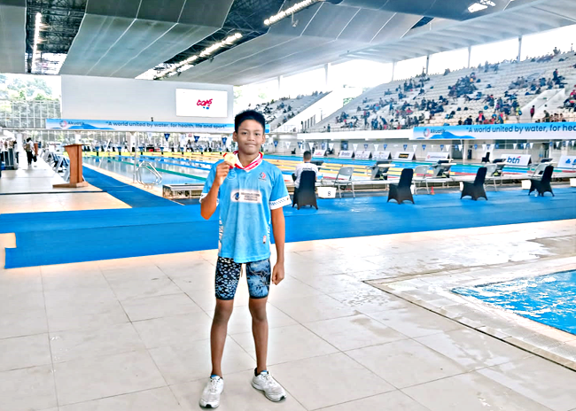 Rahendra, Atlet Renang Bojonegoro Selesai Pengalungan Medali Emas di Indonesia Open