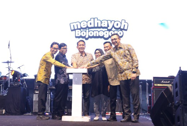 Bupati Bojonegoro Launching Logo Medhayoh Bojonegoro di Festival Banyu Urip 2025