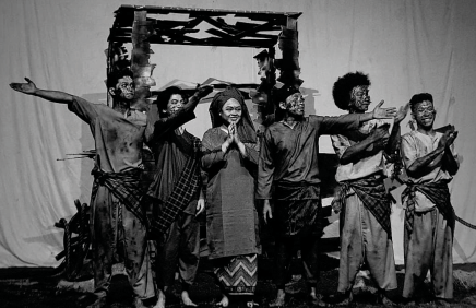 SELIRIH DUA KOTA: Tur Pertunjukan Teater “Malin Kundang Lirih” Jakarta dan Bojonegoro