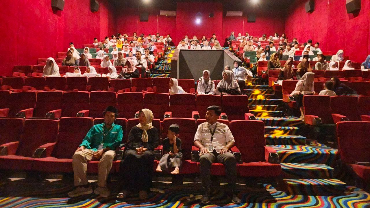 Liburan Sekolah, Yayasan Bina Mulia Bersama Wabup Nurul Azizah Ajak Anak Yatim Nobar di Bioskop