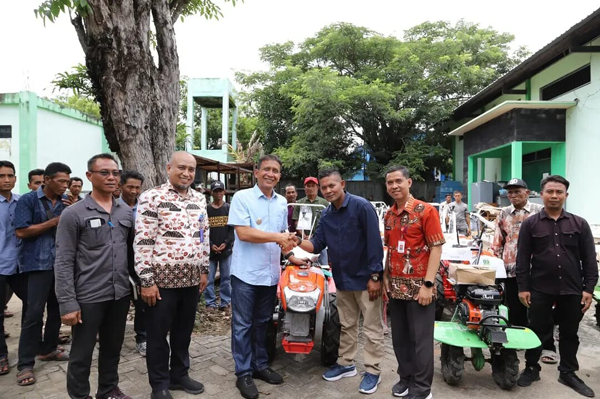 Modernisasi Pertanian, Pemkab Bojonegoro Salurkan Bantuan Alsintan untuk Petani Tembakau