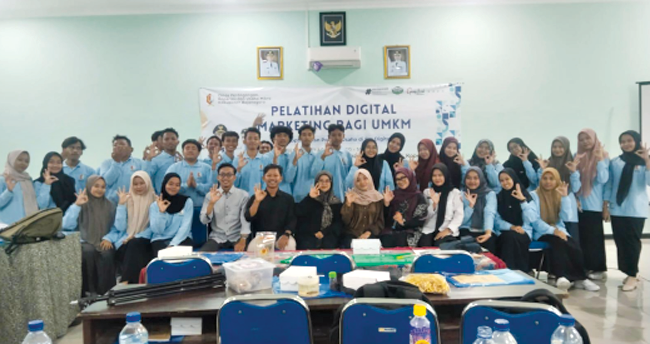 Latih UMKM dengan Digital Marketing, FEBI Institut Attanwir Bojonegoro Terjunkan 30 Mahasiswa dan Alumni
