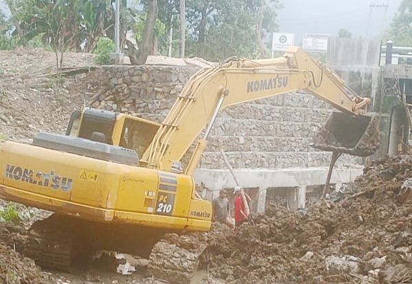 Longsor di Bubulan, Pemkab Bojonegoro Terjunkan Excavator untuk Normalisasi Sungai