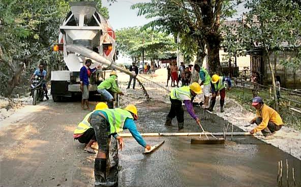 27 Ruas Jalan di Bojonegoro Dicor, Perkuat Konektivitas Antarwilayah