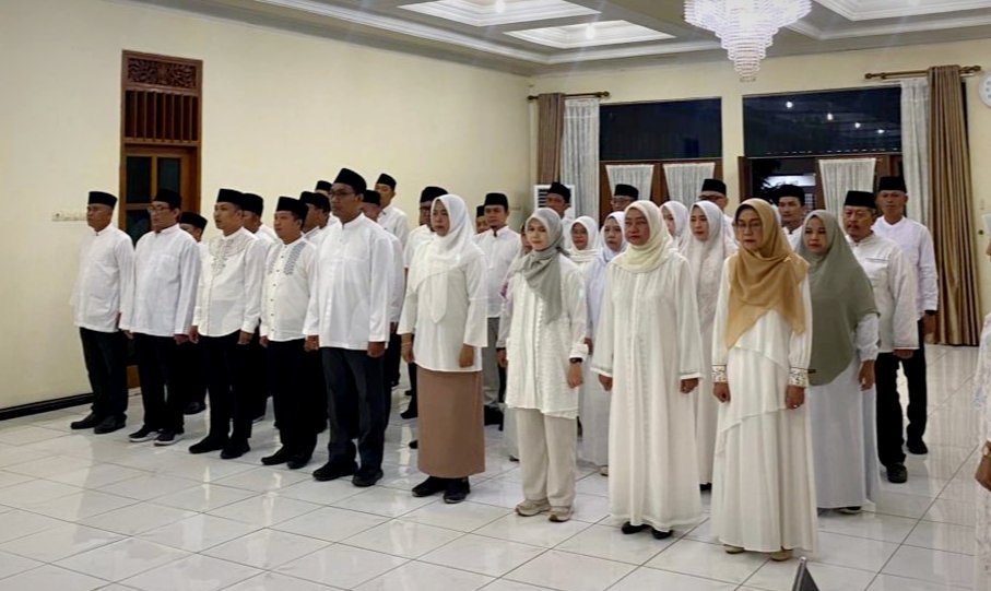 Penyegaran Setahun Kepemimpinan, Bupati Wahono Mutasi Puluhan Pejabat...