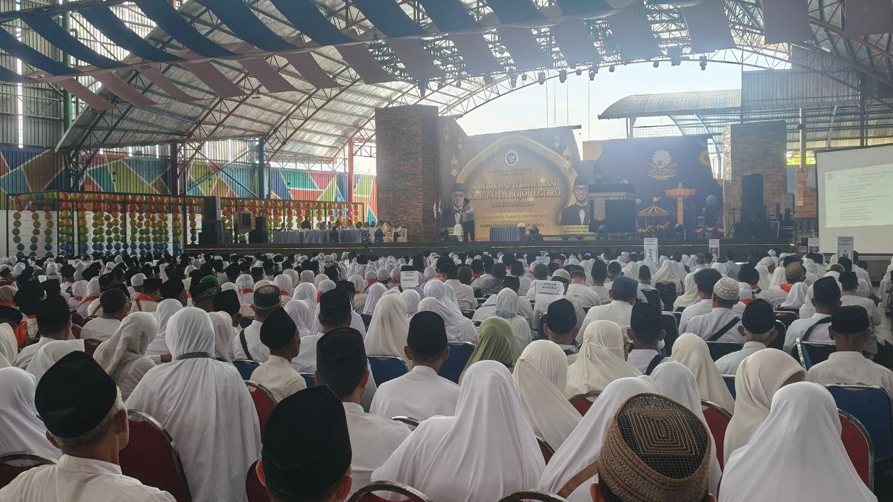 Ribuan Jamaah Ikuti Manasik Haji Terintegrasi Bojonegoro 2026,...
