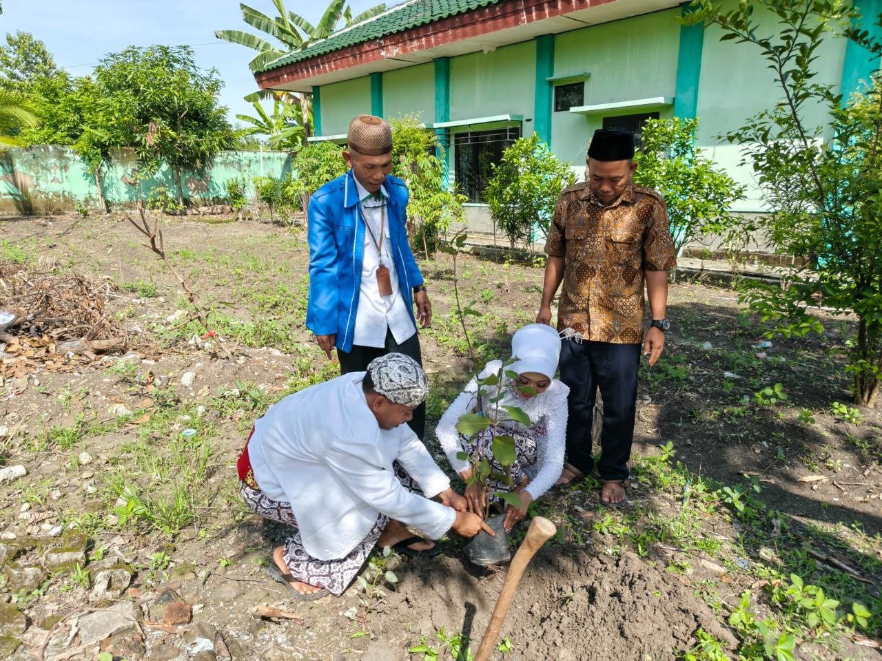 Dari Pernikahan untuk Alam, KUA Ngasem Terapkan Ekoteologi Lewat Gerakan Tanam Pohon
