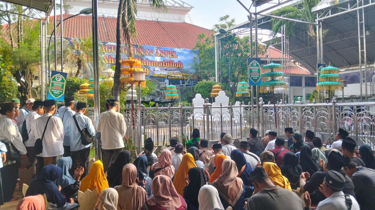 Jelang Ramadan, Makam Wali Jawa Timur Dijubeli Peziarah
