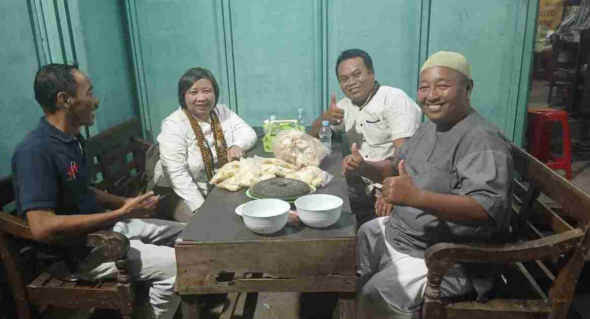 Pulang Kampung ke Bojonegoro, Ketua Komnas HAM Anis Hidayah Nongkrong Serabi Bareng Warga Desa