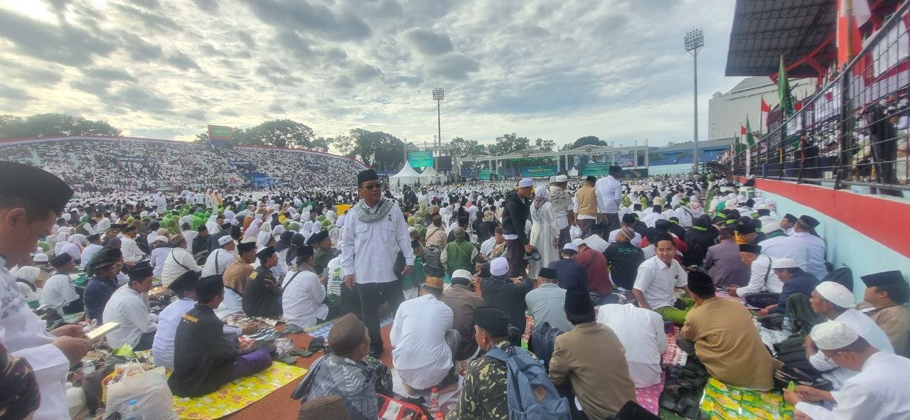 Lautan Jamaah NU Padati Stadion Gajayana di Puncak Mujahadah Kubro 1 Abad NU