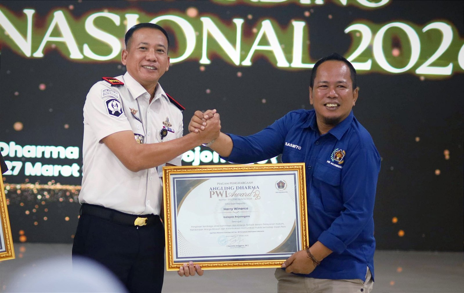 Kalapas Bojonegoro Terima Penghargaan Angling Dharma PWI Award