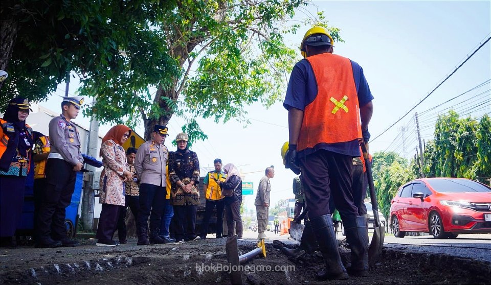 Pastikan Jalur Mudik Aman, Wabup dan Kapolres Bojonegoro...