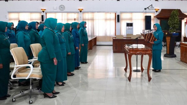 15 Ketua TP PKK Kecamatan Dilantik, Cantika Wahono...