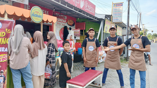 Bazar GIRAS di Jalan Raya Tejo Kanor, SLBN...
