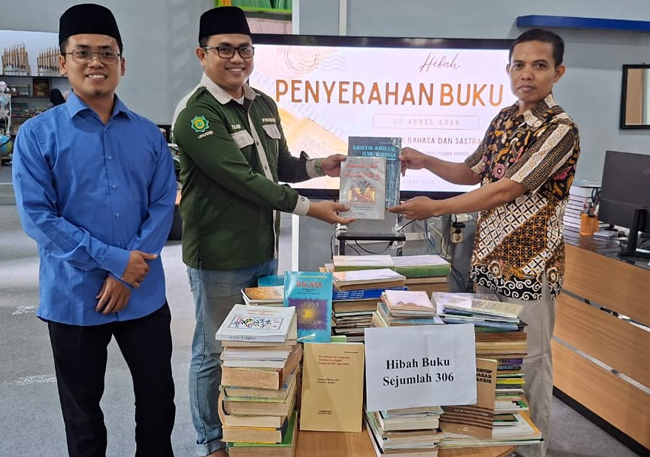 Perpustakaan Unugiri Terima Hibah 306 Buku Bahasa dan...