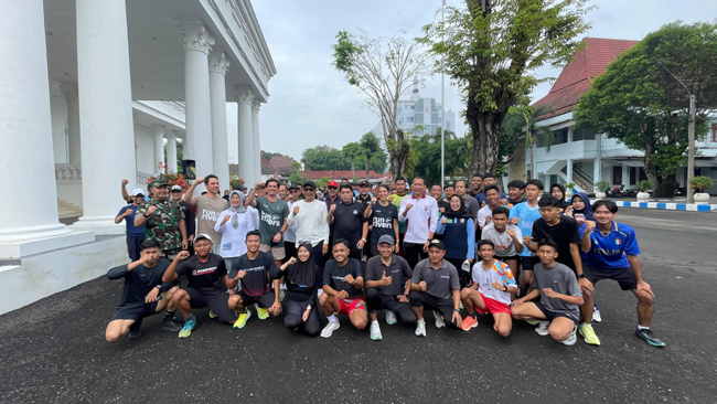 Tiga Pelari “River Run” Asal Prancis, Disambut Bupati...