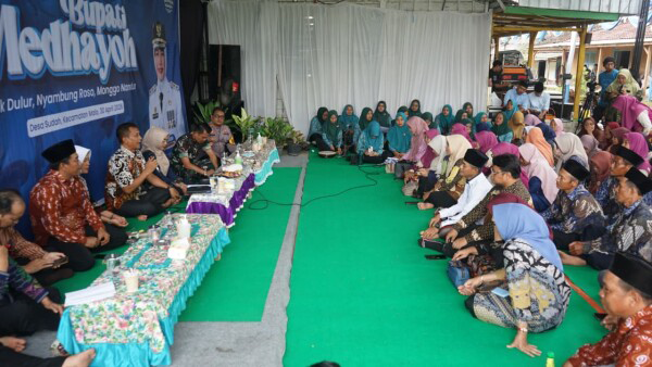 Diguyur Hujan, Medhayoh di Malo Ngobrol tentang Beasiswa dan Bansos