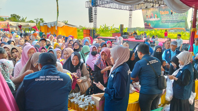 Ratusan Warga Serbu Operasi Pasar Murah Disperindag di...